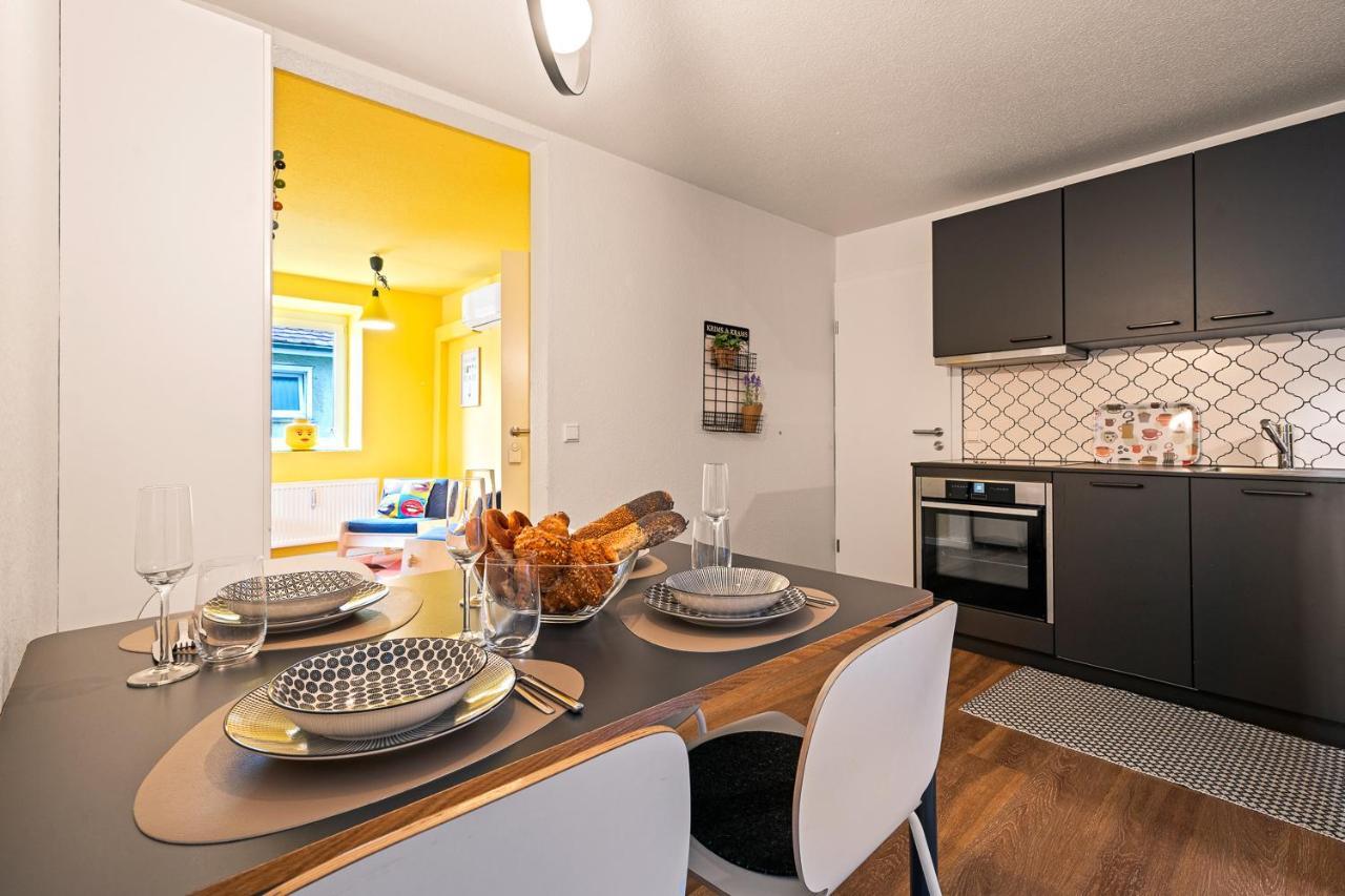 Farbenfrohe Altbauwohnung, Top Ausstattung FDH Exterior foto
